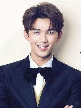 演员姚威资料,光影交织的演艺人生