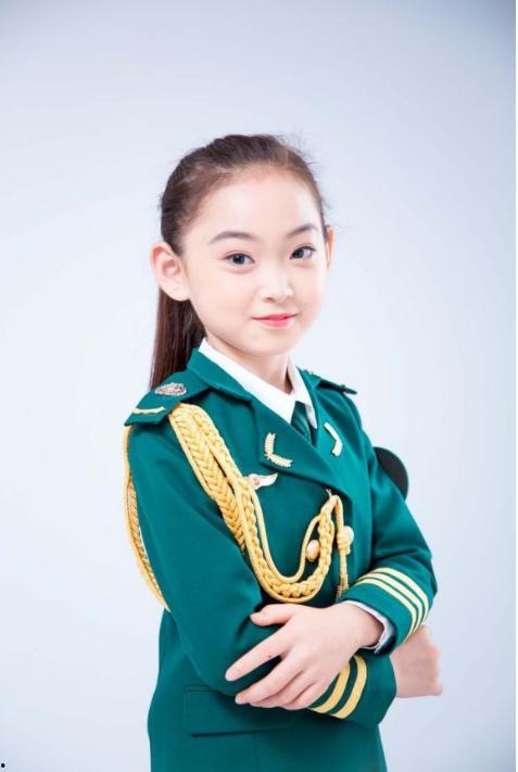 邓鸣璐的妈妈照片,美丽与智慧并存的家庭典范